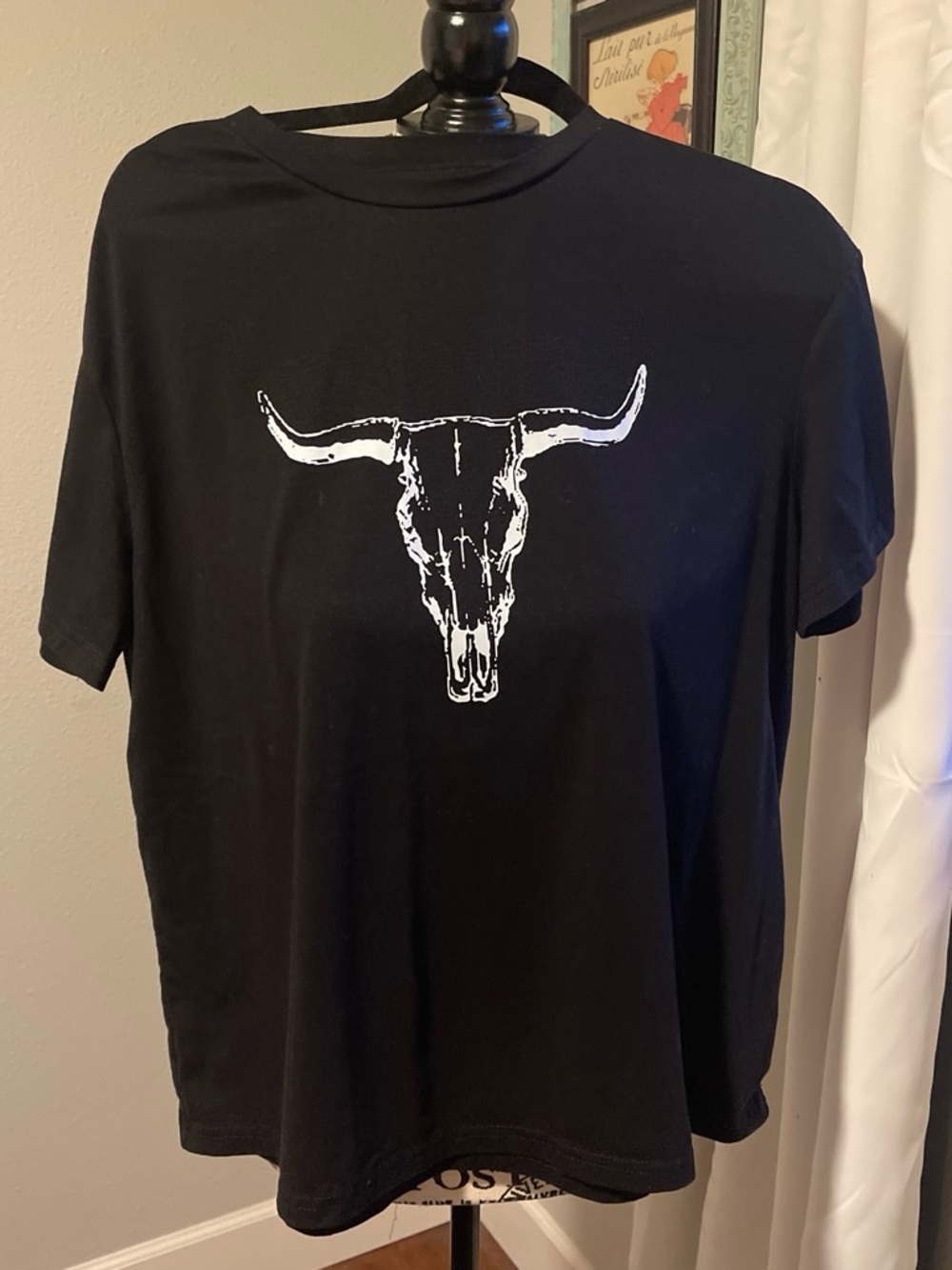 SHEIN Black Short Sleeve Tee with White Bull Skull Graphic